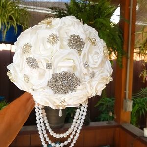Brooch bouquet 10 inch.